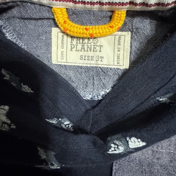 FREE PLANET TEE 100% COTTON.  BLUE WITH sharks SIZE 3T k33 - Picture 4 of 4